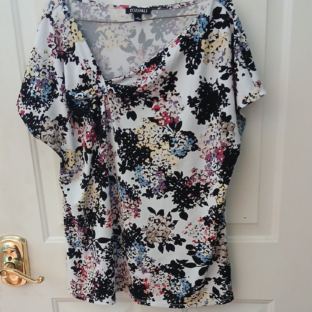 Roz & Ali White and Black Tie Front Blouse